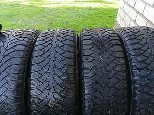 Nokian Hakkapeliitta 235/60R18 (2 foto / 3)