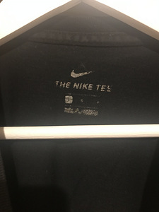 Müüa: LEVI’S särk (M), GUESS t-särk (L), NIK t-särk (4 foto / 7)