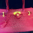 Модная сумочка из кожи крокодила цвета фуксии. (фото #1)