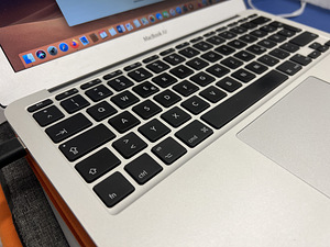 Macbook Air 13 Mid 2011 i7/1,8/256SSD (2 foto / 4)