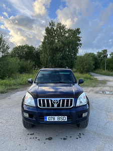 Toyota Land Cruiser 120 (2 foto / 10)