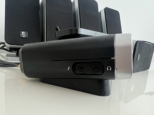 Звуковая система Logitech (3 фото из 8)
