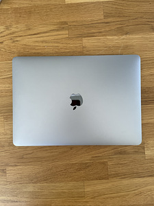 Macbook Pro 13" 2017 4xUSB-C 256GB/8GB Intel i5 w/ Touchbar (3 foto / 4)