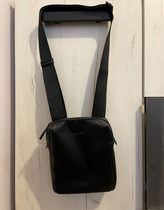 Calvin Klein kott (1 foto / 1)