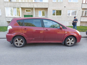 Toyota Corolla Verso (3 foto / 4)