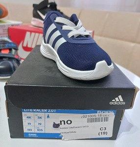 Kevad jalatsid beebile, Adidas tossud, suurus 19 (1 foto / 3)