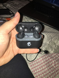 Skullcandy juhtmevabad kõrvaklapid (2 foto / 10)