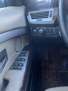 BMW 740i (2 foto / 15)