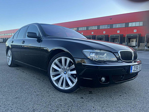 BMW 740i (12 foto / 15)