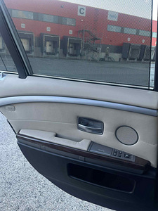 BMW 740i (13 foto / 15)