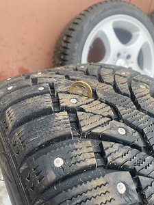Pirelli naelrehvid 225/45/R17 koos Mercedes-Benz veljedega. (4 foto / 6)