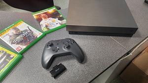 Xbox one x 1tb 4k + 3tk Game (3 foto / 3)