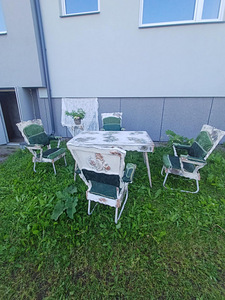 Eksklusiivne lauakomplekt 4 tooli ja lillepostiga (4 foto / 10)