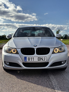 BMW 320 2.0 130kW Facelift (2 foto / 9)
