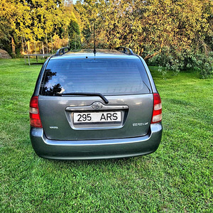 Toyota Corolla 1.6 81KW (2 foto / 9)