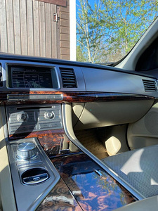Jaguar XF (5 фото из 8)