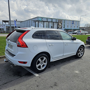 Volvo XC60 (6 foto / 9)