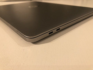 MacBook Pro 13-inch, 2016, Four Thunderbolt 3 ports (5 foto / 9)