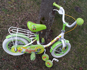 Juicy велосипед и доп. колеса (12 дюймов) + шлем Merida (S)