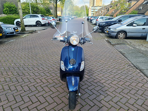 Vespa LX50 4T 2012 (2 foto / 8)
