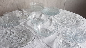 Комплект красивой посуды из стекла