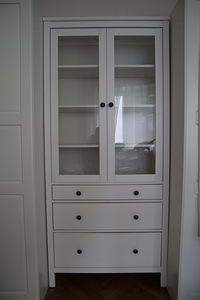 IKEA klaasustega kapp (1 foto / 3)
