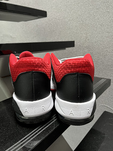 Jordan (3 фото из 5)