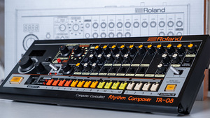 Roland TR-08 + Decksaver + Case and Tilt Stand (1 foto / 4)