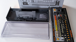 Roland TR-08 + Decksaver + Case and Tilt Stand (4 foto / 4)