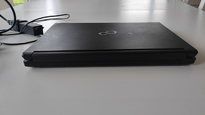 Fujitsu Lifebook E546 (3 фото из 10)