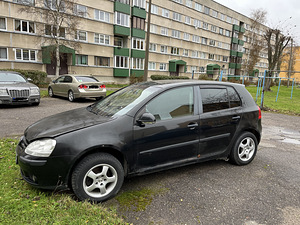 VW Golf V (2 фото из 4)