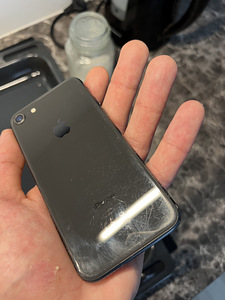 iPhone 8 64 ГБ (7 фото из 7)