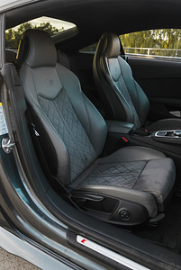 Audi TT S-line 2.0 169kW (13 foto / 15)