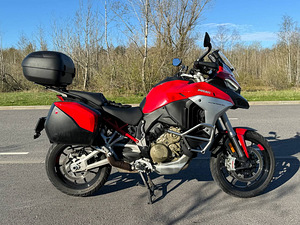 Ducati Multistrada V4S Travel&Radar (10 фото из 10)