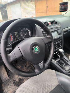 Škoda Octavia (8 фото из 9)