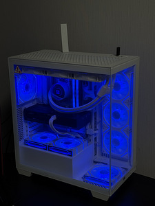 Gaming PC! Ryzen 7 9800X3D + 4070 12GB + DDR 5 6800 CL34 (3 foto / 5)