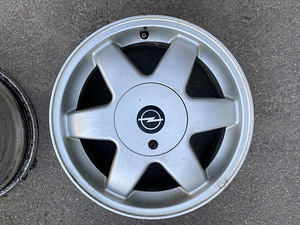 OPEL 4x100 15" veljed (1 foto / 3)