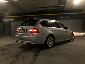 BMW 330Xi (4 foto / 11)