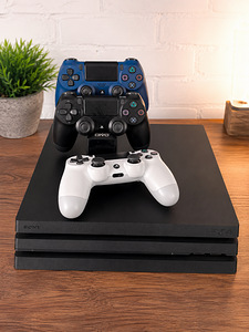 PlayStation 4 Pro + 3 контроллера + 10 игр (1 фото из 2)