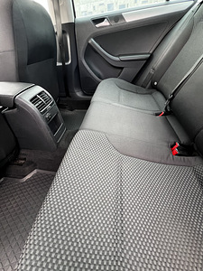 Volkswagen Jetta 2014 (8 foto / 9)