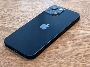 iPhone 13 128GB Black heas seissukorras (1 foto / 2)