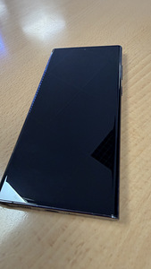 Samsung Galaxy S22 Ultra 12/512Gb Black v heas korras (4 foto / 5)