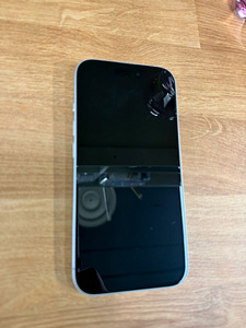 iPhone 16 256Gb White v heas korras (2 foto / 7)