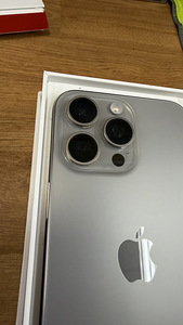 Apple iPhone 15 Pro Max 256Gb Natural Titanium v heas korras (2 foto / 4)