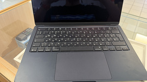 Apple Macbook Air 13 M4 2025 16/256 Midnight в отличном состоянии (4 фото из 5)