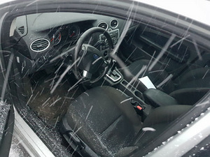 FORD FOCUS 1,6 80 kw , automat (2 foto / 5)