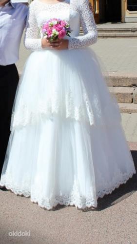 Красивое свадебное платье с кружевом и длинным рукавом (М-L) (фото #7)