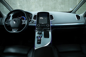 RENAULT ESPACE INITIALE Аренда автомобиля (7 фото из 9)