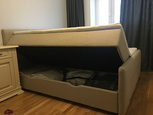 Продается кровать (3 фото из 5)