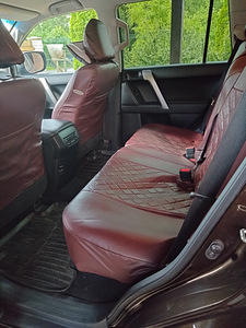 Toyota Land Cruiser (7 foto / 13)